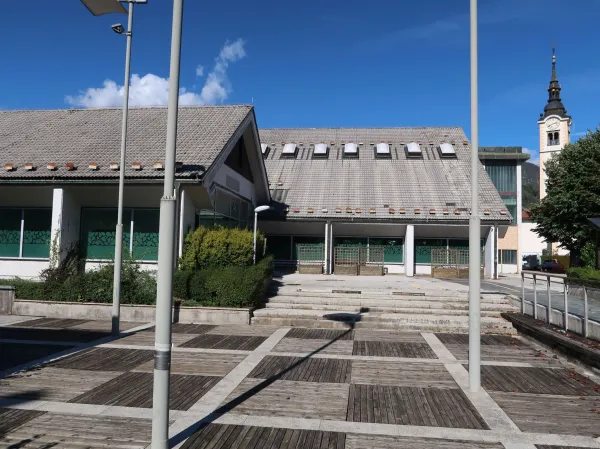 Cerkno: Začela se je obnova hotela, občina i&scaron;če izvajalca za zdravstveno postajo