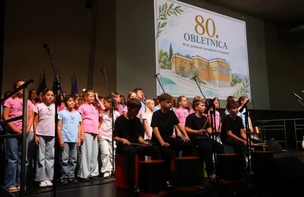 S sodobno &scaron;portno dvorano so obeležili 80 let osnovne &scaron;ole v &Scaron;marjah