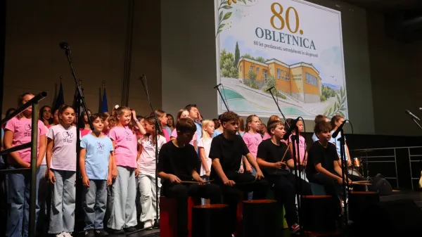 S sodobno &scaron;portno dvorano so obeležili 80 let osnovne &scaron;ole v &Scaron;marjah