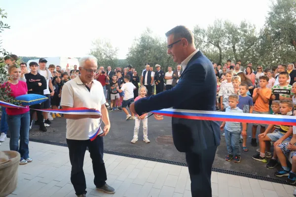S sodobno &scaron;portno dvorano so obeležili 80 let osnovne &scaron;ole v &Scaron;marjah