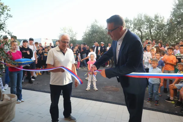 S sodobno &scaron;portno dvorano so obeležili 80 let osnovne &scaron;ole v &Scaron;marjah