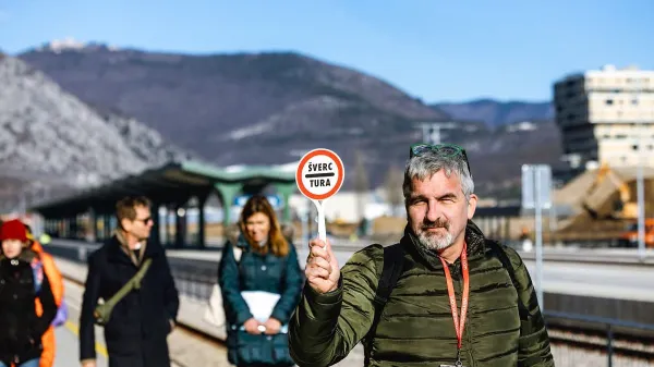 Zgodba &Scaron;verc ture je zasnovana kot kombinacija vodenega ogleda in gledali&scaron;ke igre, v kateri imajo udeleženci jasno nalogo, pot in cilj.