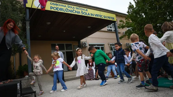 V Sv. Petru so odprli prenovljeno &scaron;olo