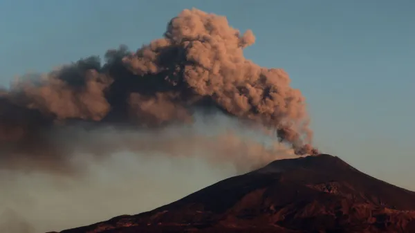 Izbruh vulkana Etna na Siciliji