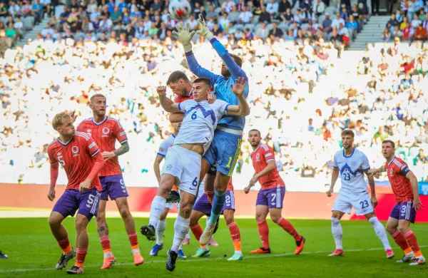 Slovenska nogometna reprezentanca je v Stožicah začela nastope v ligi narodov v skupini B1 proti &Scaron;kotski.