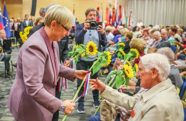 Tradicionalna slovesnost ob srečanju biv&scaron;ih tabori&scaron;čnic in tabori&scaron;čnikov, izgnank in izgnancev, ukradenih otrok in njihovih svojcev, slavnostna govornica je bila predsednica republike Nata&scaron;a Pirc Musar.