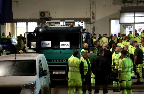 Potem ko so zadnja pogajanja med reprezentativnimi sindikati in vodstvom Zagreb Holdinga ter ZET propadla, se je v Cistoki in ZET začela stavka. 