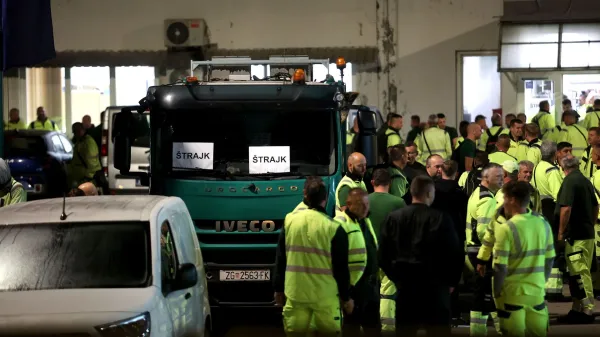 Potem ko so zadnja pogajanja med reprezentativnimi sindikati in vodstvom Zagreb Holdinga ter ZET propadla, se je v Cistoki in ZET začela stavka. 