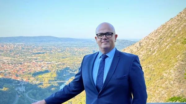 Bogdan Česnik se podaja v tekmo za županski stolček v Novi Gorici.