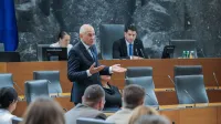 Predsednik vlade Janez Jan&scaron;a
