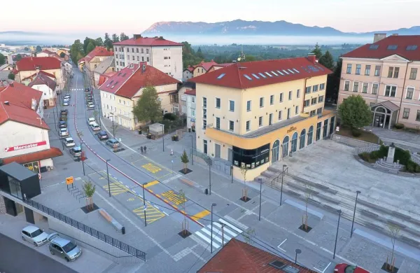 Trža&scaron;ka cesta Postojna