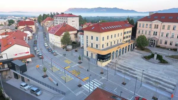 Trža&scaron;ka cesta Postojna