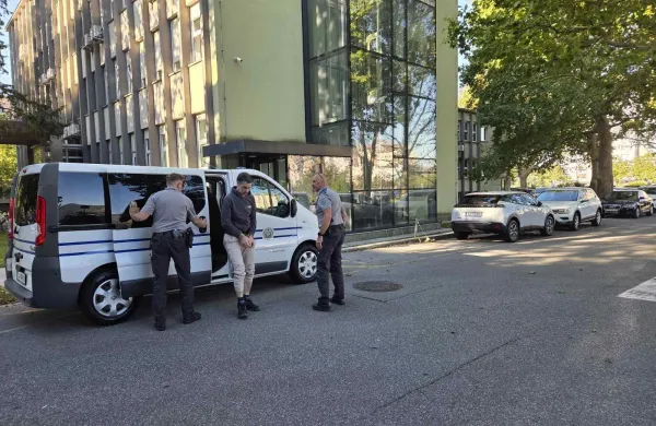 Tožilstvo je na sodi&scaron;če proti Tomažu Ternovicu (na sredini) vložilo predlog za obvezno psihiatrično zdravljenje v bolni&scaron;nici.