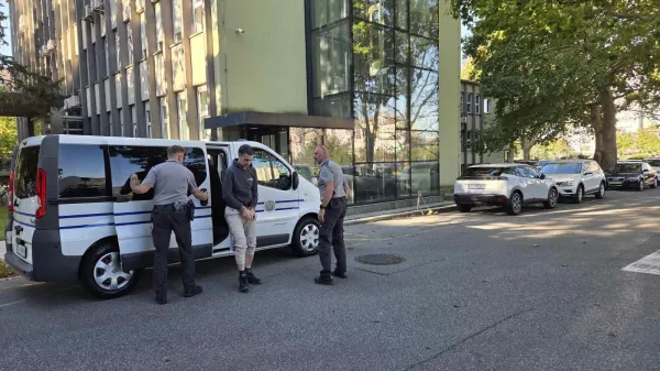 Tožilstvo je na sodi&scaron;če proti Tomažu Ternovicu (na sredini) vložilo predlog za obvezno psihiatrično zdravljenje v bolni&scaron;nici.