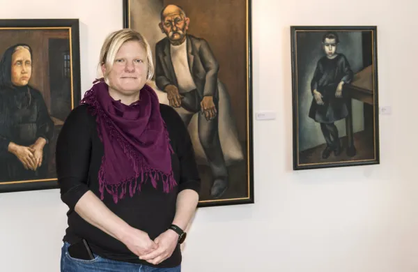 Tina Poneb&scaron;ek o razstavi zbranih pesni&scaron;kih zapisih Vena Pilona