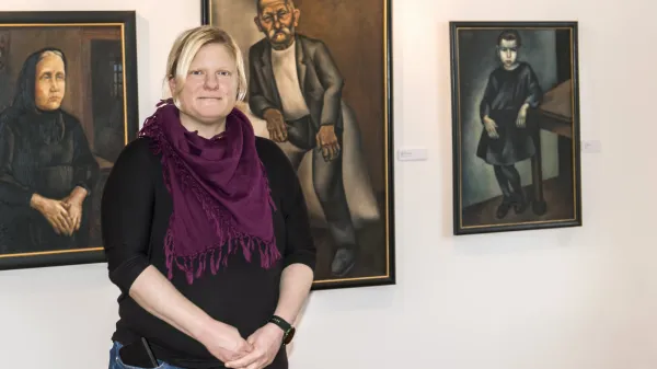 Tina Poneb&scaron;ek o razstavi zbranih pesni&scaron;kih zapisih Vena Pilona
