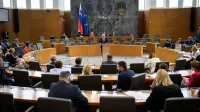 Ljubljana, DZ.Izredna seja DZ, na kateri so med drugim obravnavali predlog sklepa o razpisu zakonodajnega referenduma o zakonu o interventnih ukrepih za razvoj Slovenije.