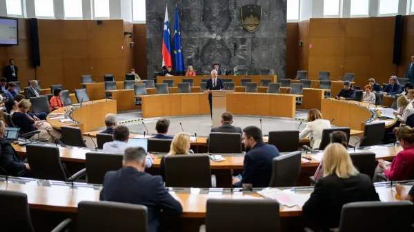 Ljubljana, DZ.Izredna seja DZ, na kateri so med drugim obravnavali predlog sklepa o razpisu zakonodajnega referenduma o zakonu o interventnih ukrepih za razvoj Slovenije.