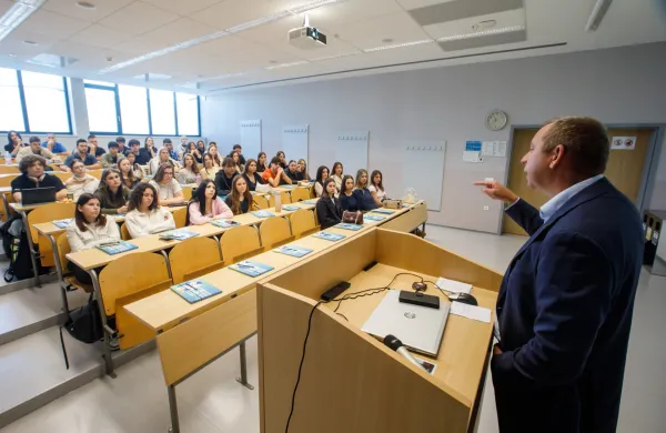 Koper, 1.10.2026Univerza na Primorske, Prvi dan &scaron;tudijskega leta 2026/2027Fakulteta za management