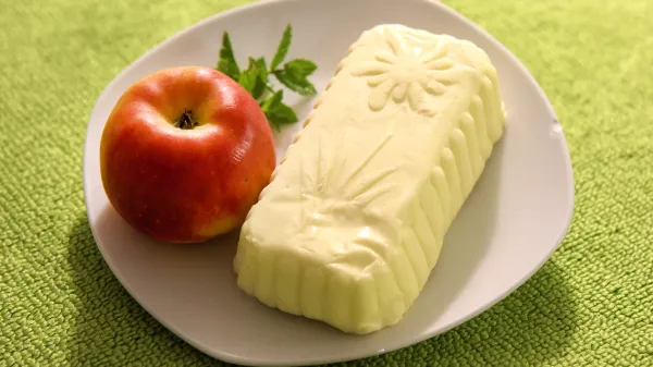 Vitamina D najdemo tudi v domačem surovem maslu.