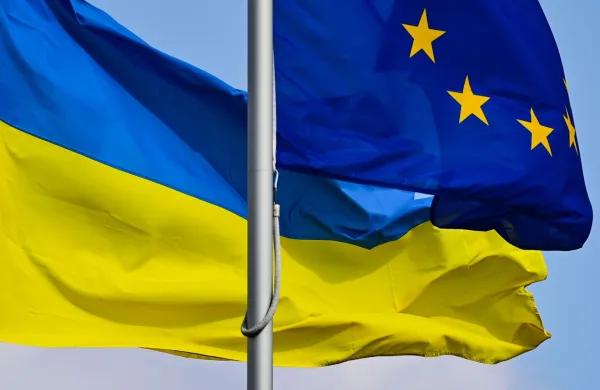 Zastavi Ukrajine in EU