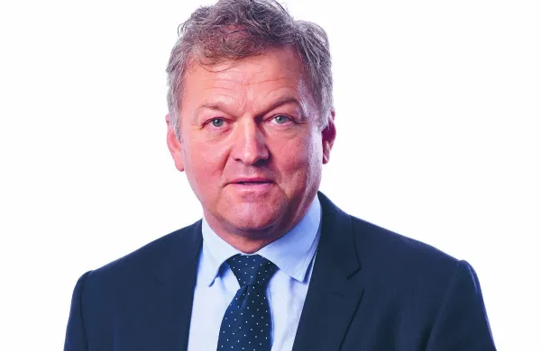 Neodvisen kandidat je povezal levi in desni pol