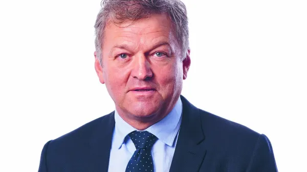 Neodvisen kandidat je povezal levi in desni pol