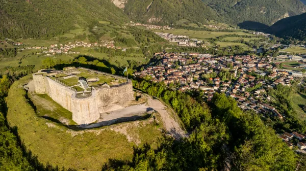 Med odmevnimi projekti je tudi spomladi odprta multimedijska zgodovinsko turistična točka na Kozlovem robu.  