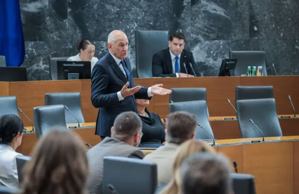 Predsednik vlade Janez Jan&scaron;a