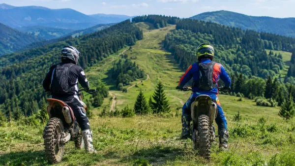 vožnja z motorji v naravi