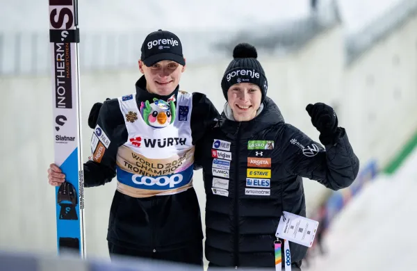 PREVC Domen Slowenien jubelt mit seiner Schwester PREVC Nika Slowenien, Doppel - Weltmeisterin Gro&szlig;- und Normalschanze ueber den Sieg und Titel als Weltmeister, NOR, FIS Nordische Ski Weltmeisterschaft Trondheim Granasen, Skispringen Gro&szlig;schanze Herren, Finale, Wettkampftag 9, Saison 2024/2025, 08.03.2025 NOR, FIS Nordische Ski Weltmeisterschaft Trondheim Granasen, Wettkampftag 9, Saison 2024/2025, 08.03.2025 Trondheim *** PREVC Domen Slovenia celebrates with his sister PREVC Nika Slovenia, double world champion large and normal hill about the victory and title as world champion, NOR, FIS Nordic World Ski Championships Trondheim Granasen, ski jumping large hill men, final, competition day 9, season 2024 2025, 08 03 2025 NOR, FIS Nordic World Ski Championships Trondheim Granasen, competition day 9, season 2024 2025, 08 03 2025 Trondheim Copyright: xx EP_MMR,Image: 973849370, License: Rights-managed, Restrictions:, Model Release: no, Credit line: Eibner-Pressefoto/Memmler/imago sportfotodienst/Profimedia
