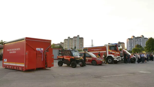 Poklicni in prostovoljni gasilci bogatej&scaron;i za novo opremo, vredno dobrih 800 tisočakov
