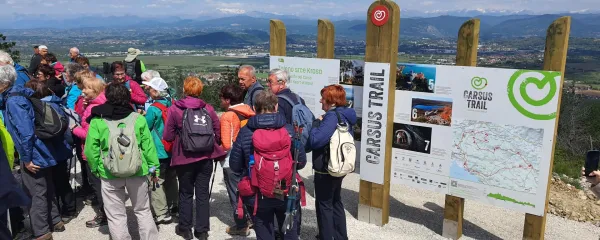 pe&scaron;pot po krasu Zeleno srce Krasa