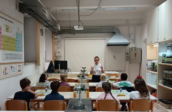UP Pedago&scaron;ka fakulteta v večjezičnem okolju: naravoslovne delavnice na prireditvi Colori dell'autunno