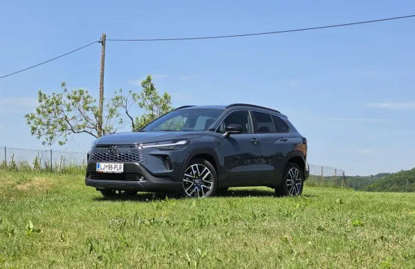 Toyota Corolla Cross 2.0 Hybrid Executive