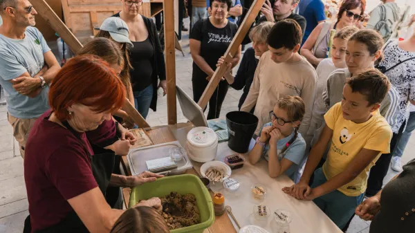 S &scaron;truklji, sirom in friko v Posočju zaokrožujejo poletno dogajanje