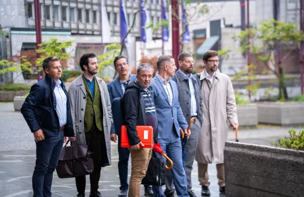 Predstavniki sindikatov so vložili zahtevo za razpis referenduma o interventnem zakonu za razvoj Slovenije v DZ.