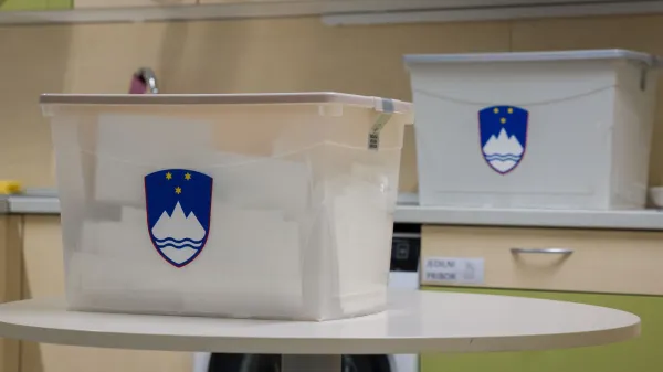 Izteka se zadnji rok za prijavo za glasovanje na referendumih po po&scaron;ti iz Slovenije.