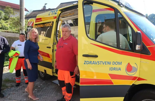 Zdravstveni dom ima novo re&scaron;evalno vozilo, za nenujne prevoze bi potreboval &scaron;e &scaron;tiri