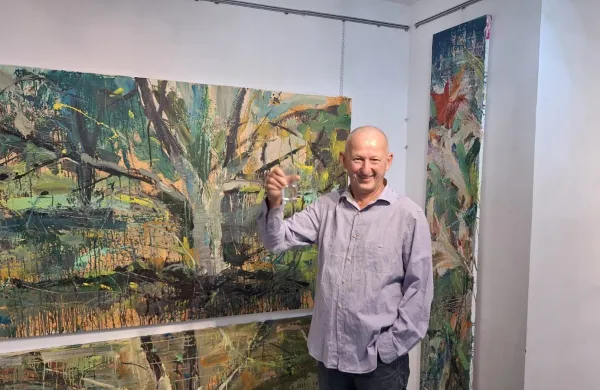 Eduard Belsky razstavlja v Placu Izolanov.