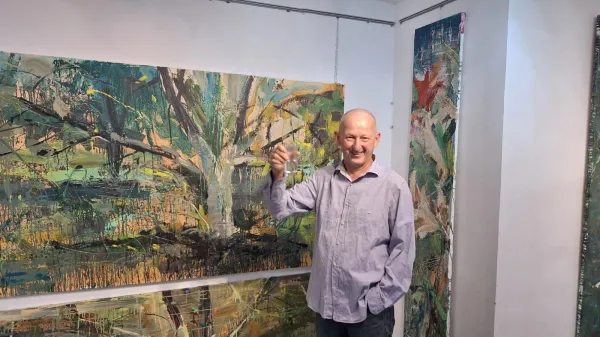 Eduard Belsky razstavlja v Placu Izolanov.