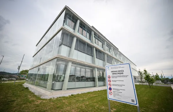 Zapornike s Pov&scaron;etove ulice selijo v Zavod za prestajanje kazni zapora Ljubljana-Dobrunje.