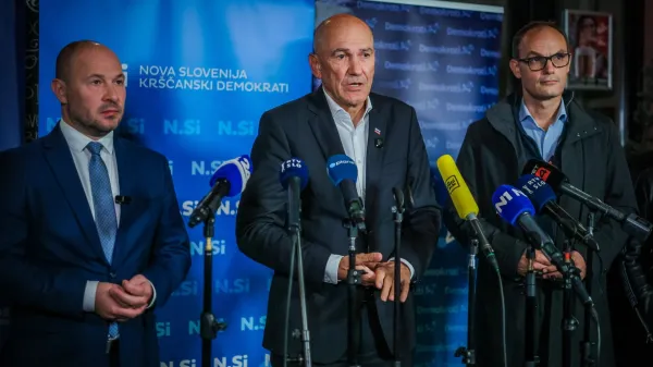 Predstavniki strank SDS, NSi, SLS in Fokus ter Demokrati v pričakovanju rezultatov zakonodajnega referenduma o noveli zakona o parlamentarni preiskavi ter treh posvetovalnih referendumov