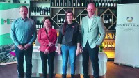 predstavitev spletna dražba Bolnica &Scaron;empeter Vrabček upanja 3. dražba vin vinarji Brda Vipavska dolina Brda Collioumetni&scaron;ka dela 8 umetnikovnakup monitorjev za endoskopski center in kirur&scaron;ki oddelki 