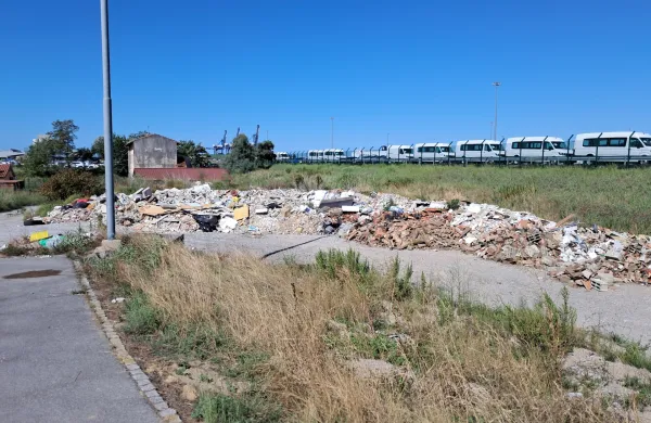 Oddaja gradbenih odpadkov v Izoli med cenej&scaron;imi v Sloveniji