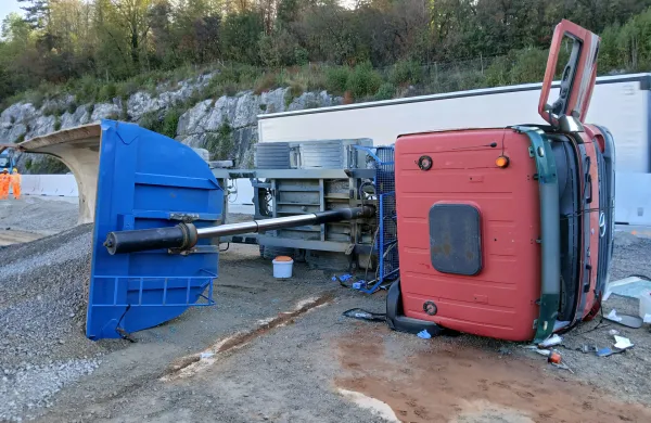 nesreča, gradbi&scaron;če AC Postojna
