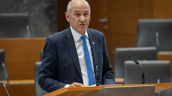 Predsednik vlade Janez Jan&scaron;a na izredni seji DZ, na kateri so predstavili proračunski memorandum 2027-2028, predlog sprememb proračuna RS za leto 2027 in predlog proračuna RS za leto 2028.
