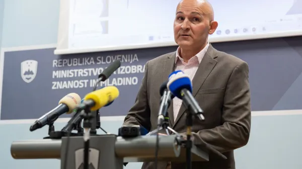 Minister za izobraževanje Borut Rončević
