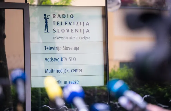 Ljubljana, pred RTVS.Izjava novinarjev in predstavnikov novinarskih organizacij o stanju medijev in novinarstva.