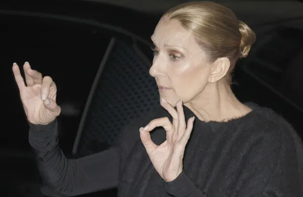 C&eacute;line Dion salue ses fans en arrivant &agrave; l'h&ocirc;tel Royal Monceau &agrave; Paris apr&egrave;s son concert &agrave; la Pl&eacute;nitude Arena &agrave; Paris La D&eacute;fense le 14 octobre 2026. C&eacute;line Dion greets her fans arriving at the Royal Monceau hotel in Paris after her concert at the Pl&eacute;nitude Arena in Paris La D&eacute;fense on October 14, 2026.,Image: 1143487967, License: Rights-managed, Restrictions:, Model Release: no, Credit line: Christophe Aubert/Bestimage/Profimedia